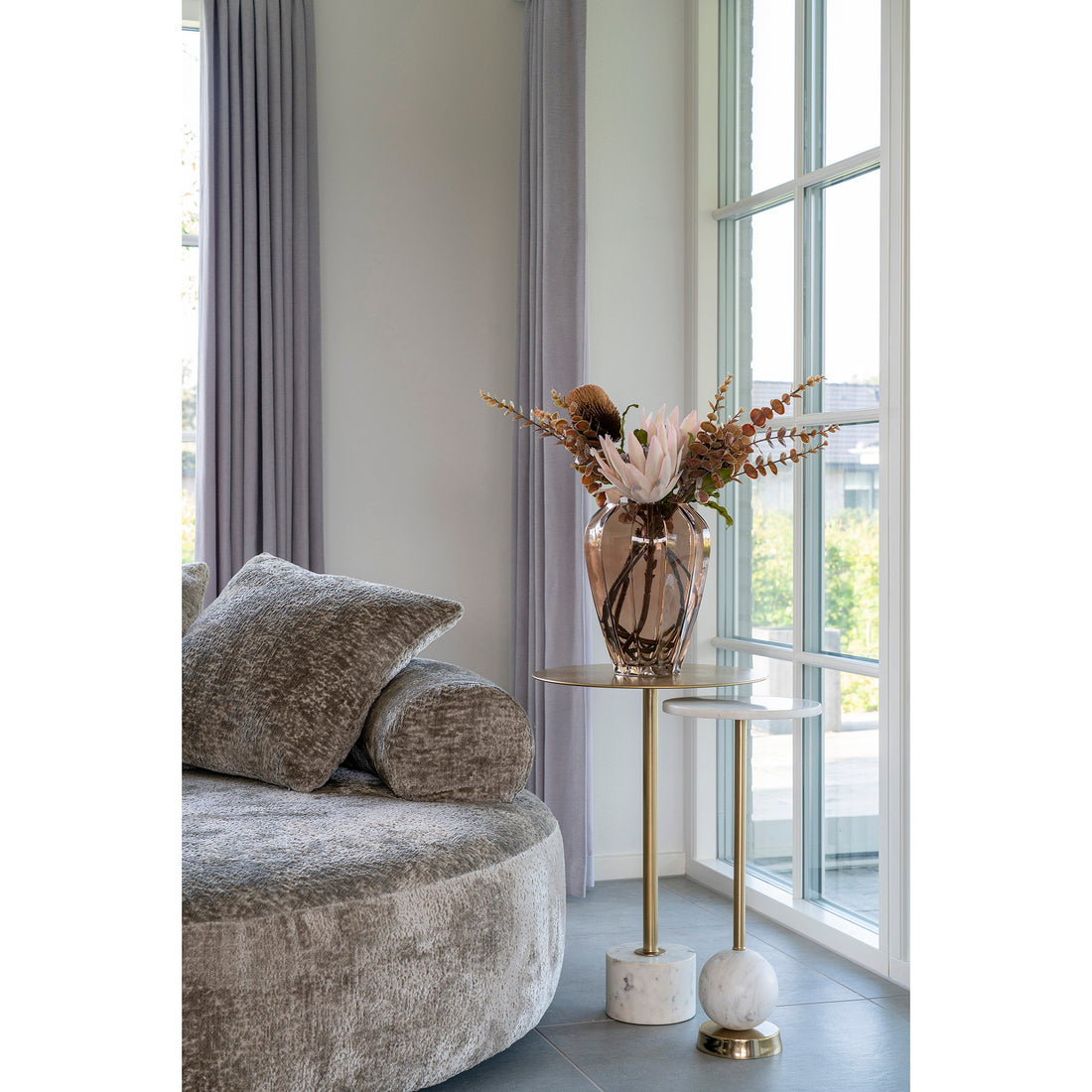 Salo Side table - Side table in brass and marble ø25x54 cm