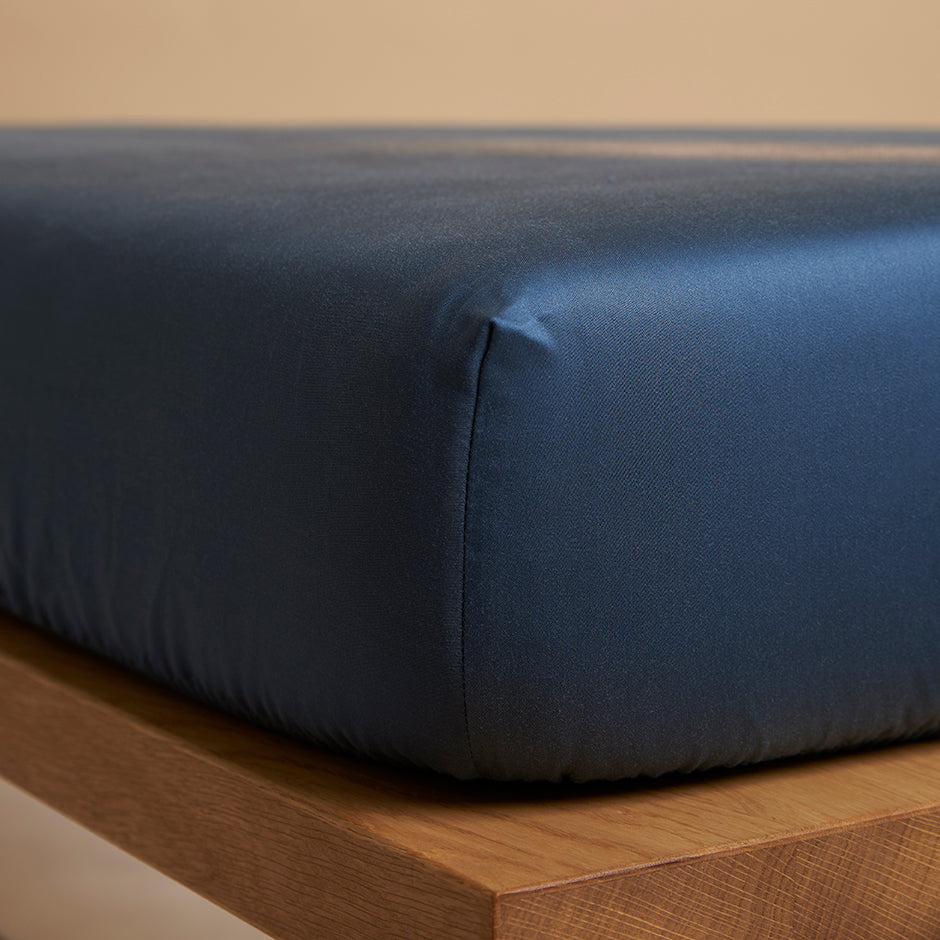 Coco & Cici - Tencel Sateen Hoeslaken Topper 180 x 210 x 10 cm - 2 Persoons Beddengoed - Lyocell - Elastiek Rondom - Donker Blauw - Extra Zacht