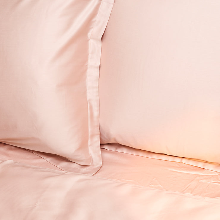 Coco & Cici - Eco Bamboe Kussensloop Powder peach - 1 kussensloop 50x75 zonder volant