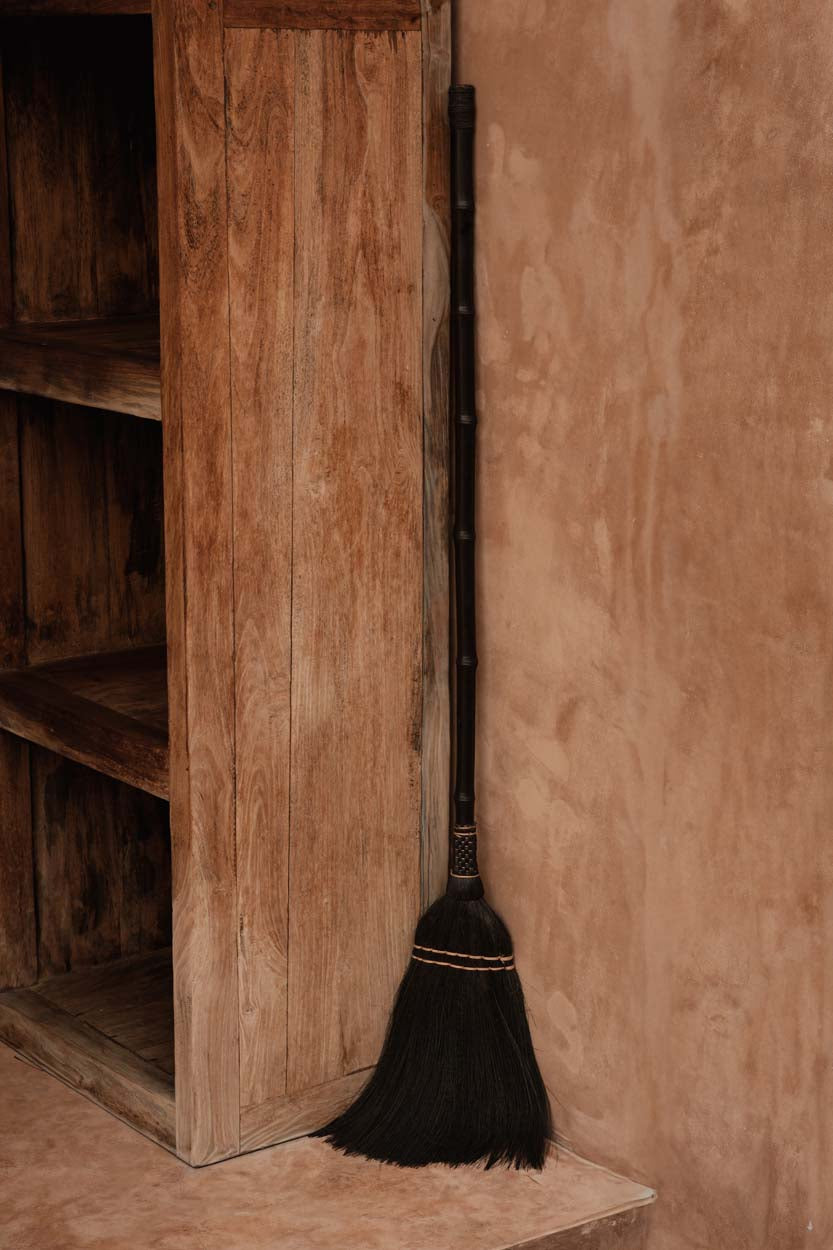 The Big Broom - Black