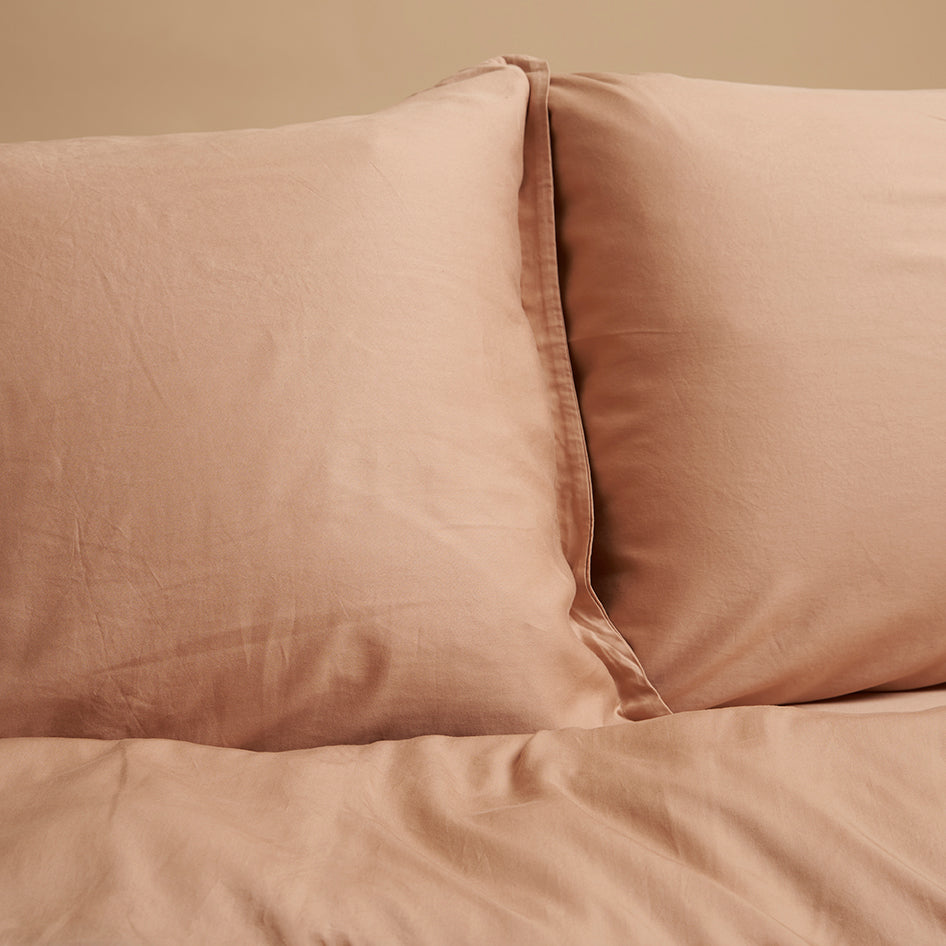 Coco & Cici - Tencel Twill Kussensloop 70 x 60 cm - Kussenhoes - Peach - Lyocell - Extra Zacht - 3 cm Volant