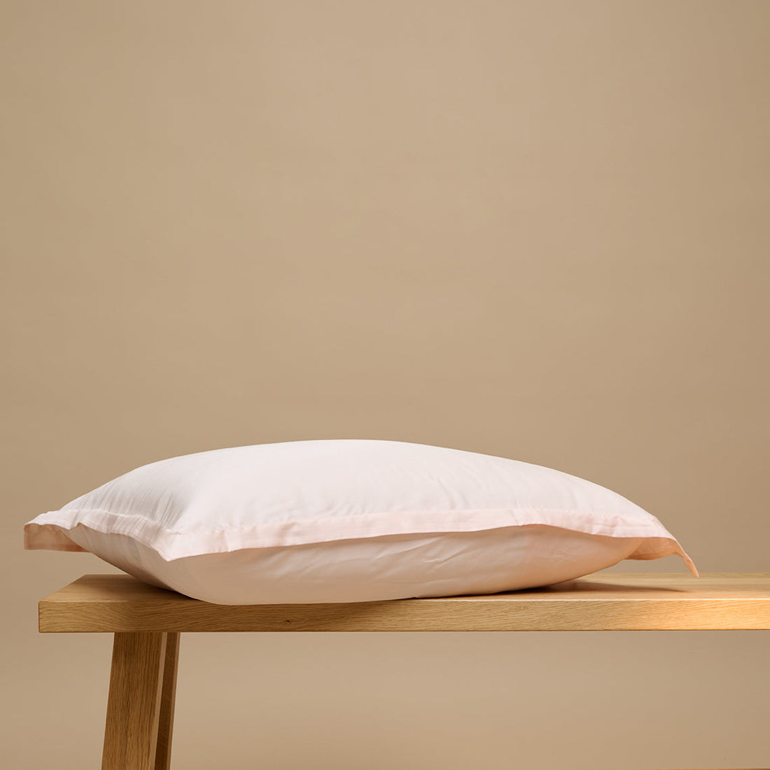 Coco & Cici - TENCEL Sateen Kussensloop Perzik Wit
